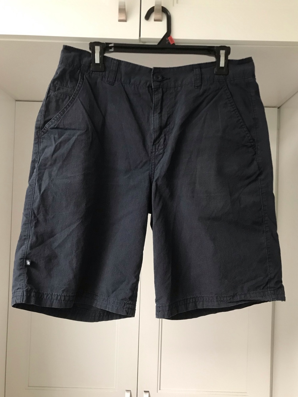 Men's Gotcha Flat Front Casual Navy Shorts W32 100% Cotton